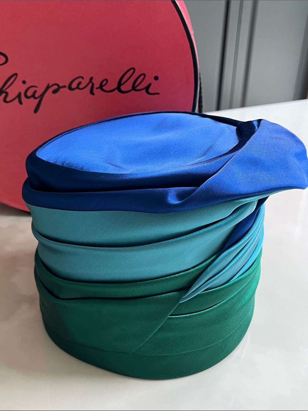 Elsa Schiaparelli 1950’s Hat. Ombré Silk Satin Toque + Original Hat Box. Paris. - Picture 13 of 13